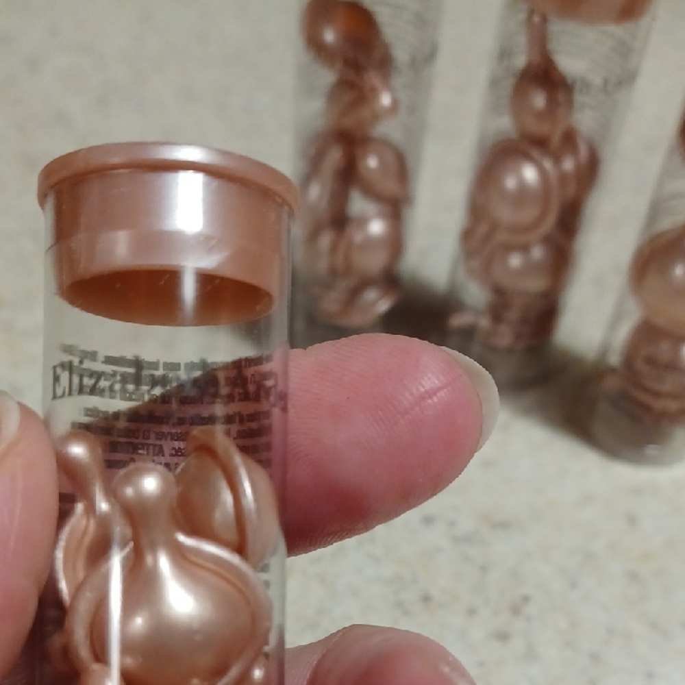 Elizabeth Arden Retinol Ceramide Capsules - Set Of 4 - Picture 2 of 4